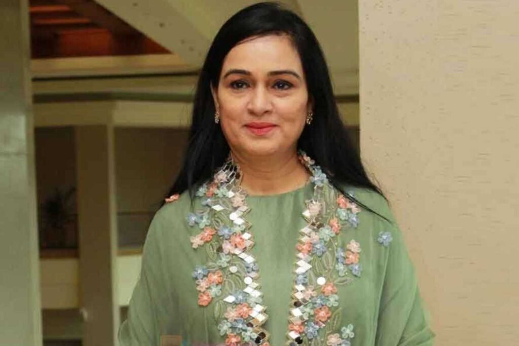 Padmini Kolhapure – Biography, Age, Height, Husband, Family, Net Worth, Movies and Career padmini kolhapure