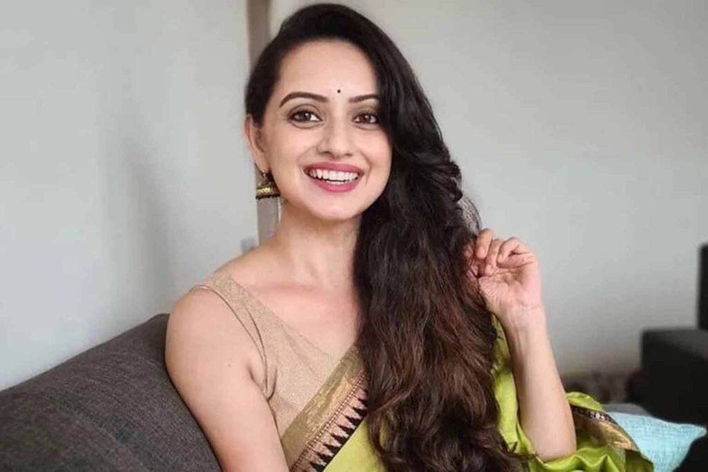 Shruti Marathe – Biography, Age, Height, Husband, Family, Net Worth, Movies and Career shruti marathe